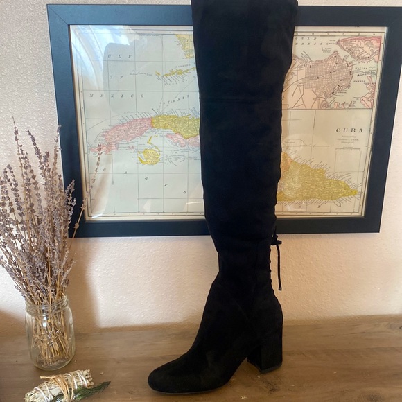 Thigh- high black heeled boots - Picture 5 of 8